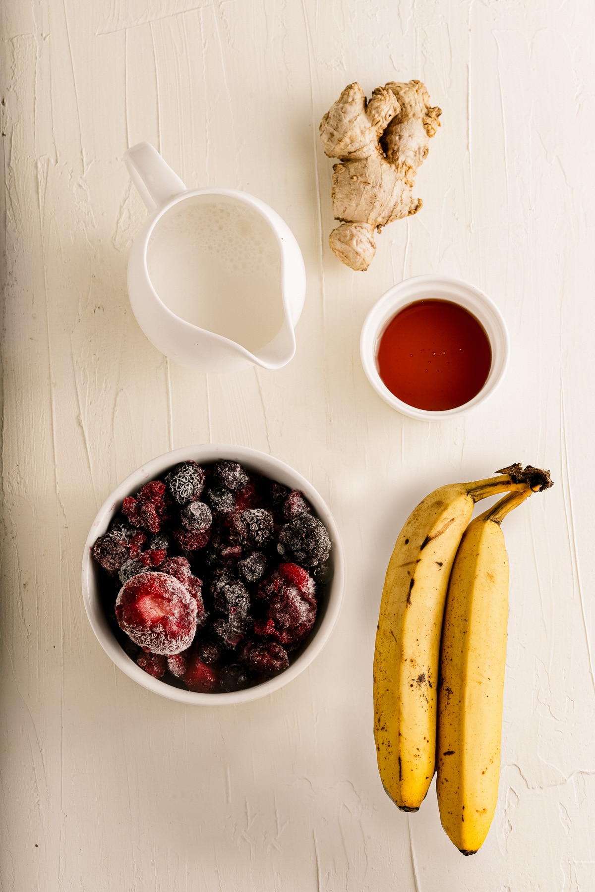 ingredients for berry smoothie.