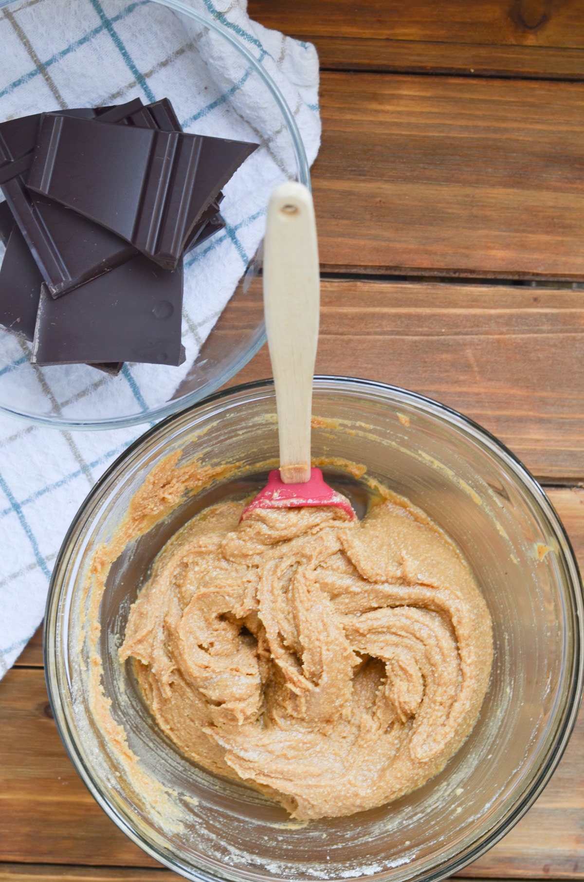 peanut butter balls dough in glass bowl.